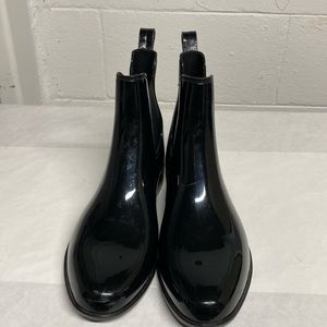 Women’s black rain boots
